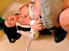 六十路・五十路おばあちゃん痴漢公衆便所生中出し！　サンプル画像05